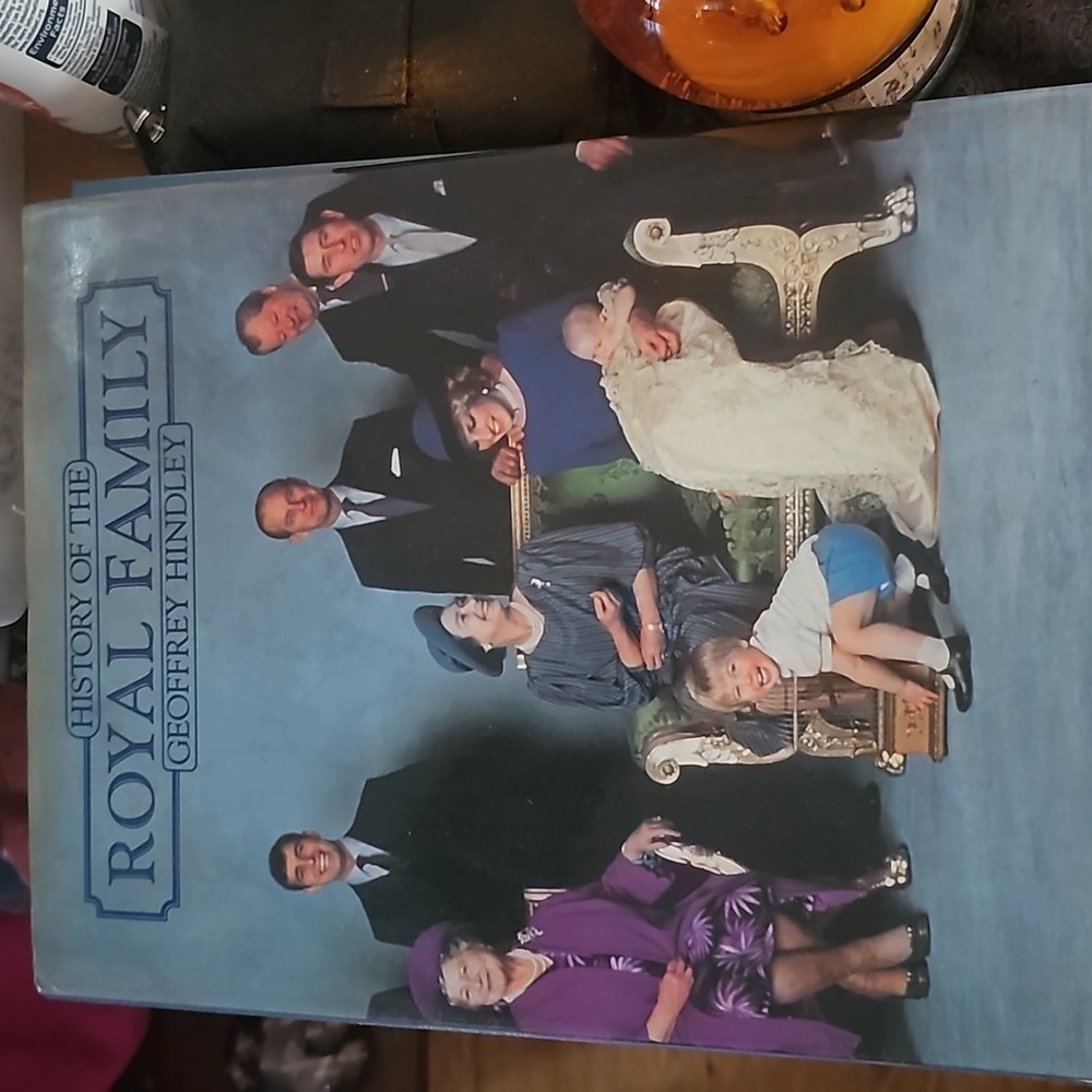 History of the Royal Family Illustrated Book